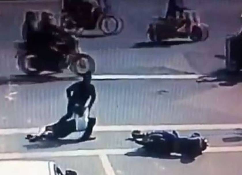 Βίντεο: Άνδρας χτυπάει αλύπητα γυναίκα οδηγό