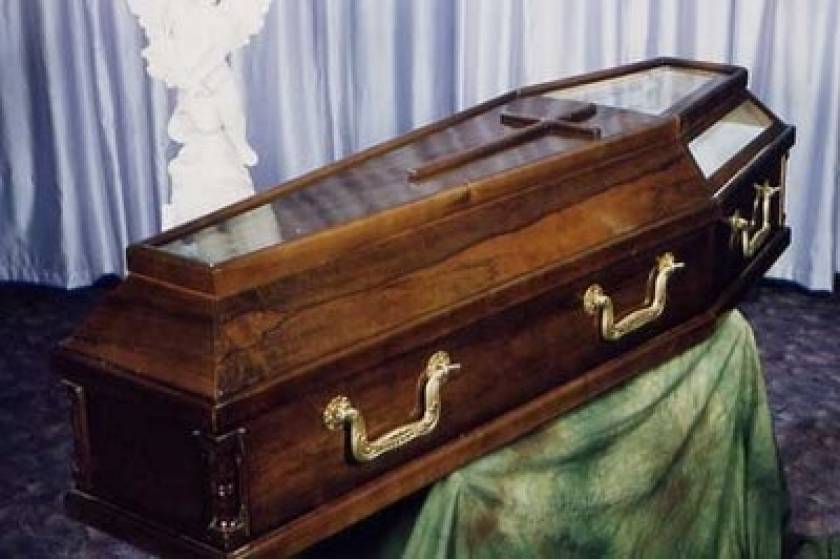 Εταιρεία νοικιάζει «συγγενείς» για να κλαίνε στις κηδείες