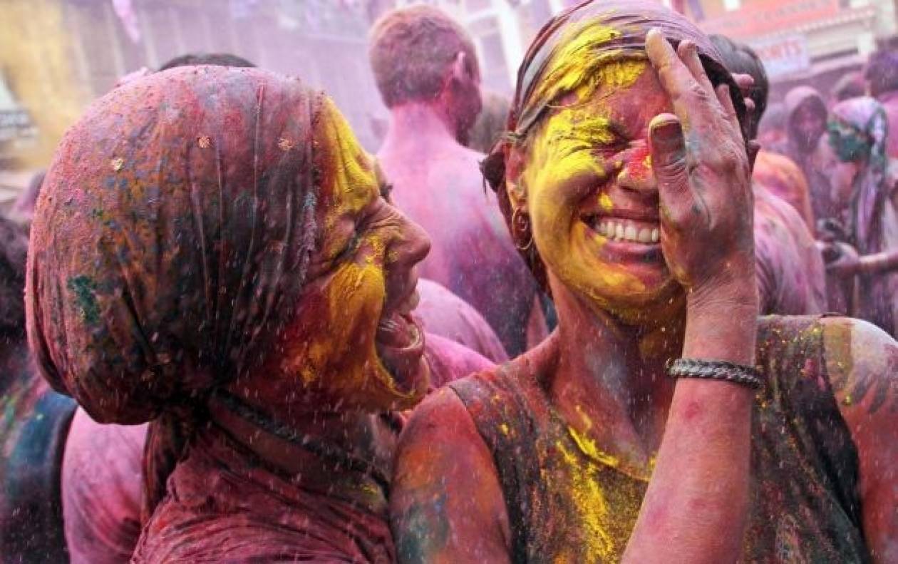 Βίντεο: Φεστιβάλ Χρωμάτων στην Ινδία