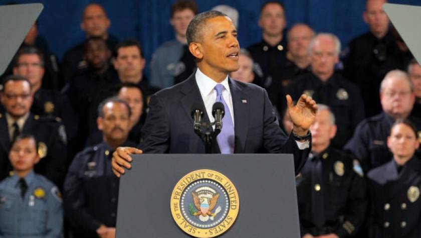 Ομπάμα: Ζητά πιο αυστηρά  μετρά για την οπλοκατοχή από το κογκρέσο