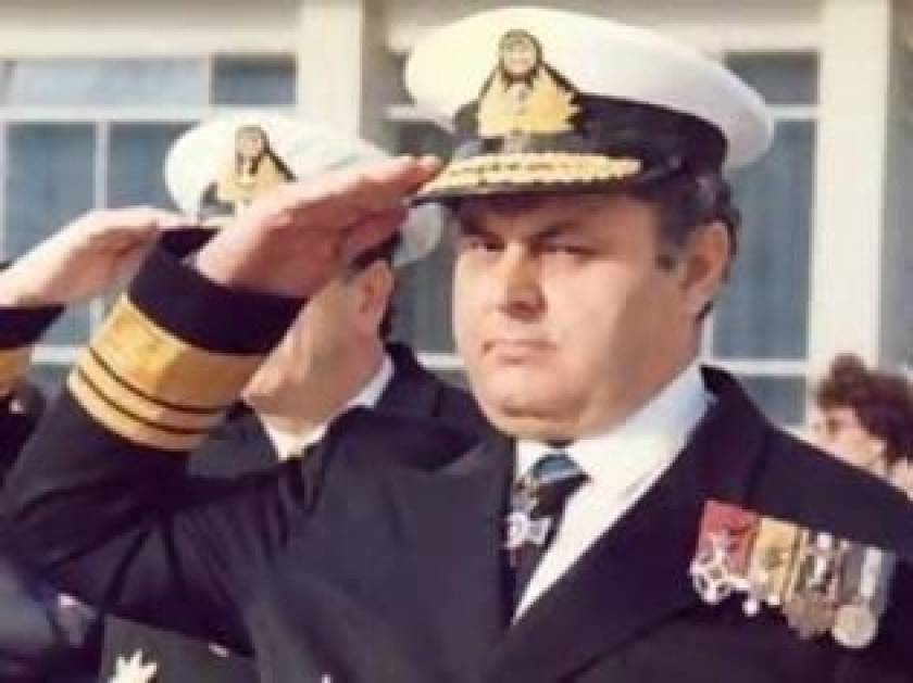 ΤΩΡΑ: Κηδεύεται ο ναύαρχος Νίκος Παππάς