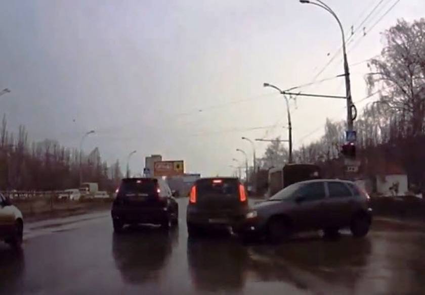Βίντεο: Κλασσικά, ρώσοι οδηγοί...