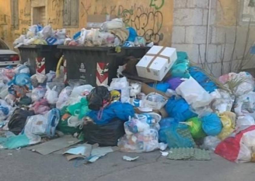 Τρίπολη: Σε κατάσταση εκτάκτου ανάγκης λόγω των απορριμμάτων