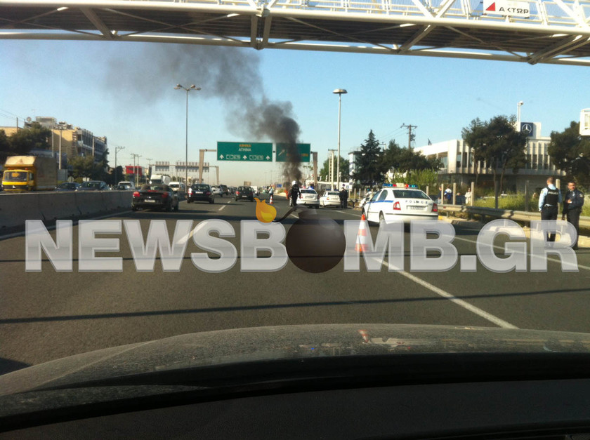 Αυτοκίνητο τυλίχθηκε στις φλόγες στην Εθνική οδό 