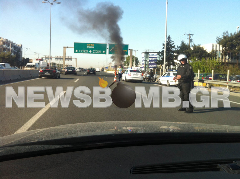 Αυτοκίνητο τυλίχθηκε στις φλόγες στην Εθνική οδό 