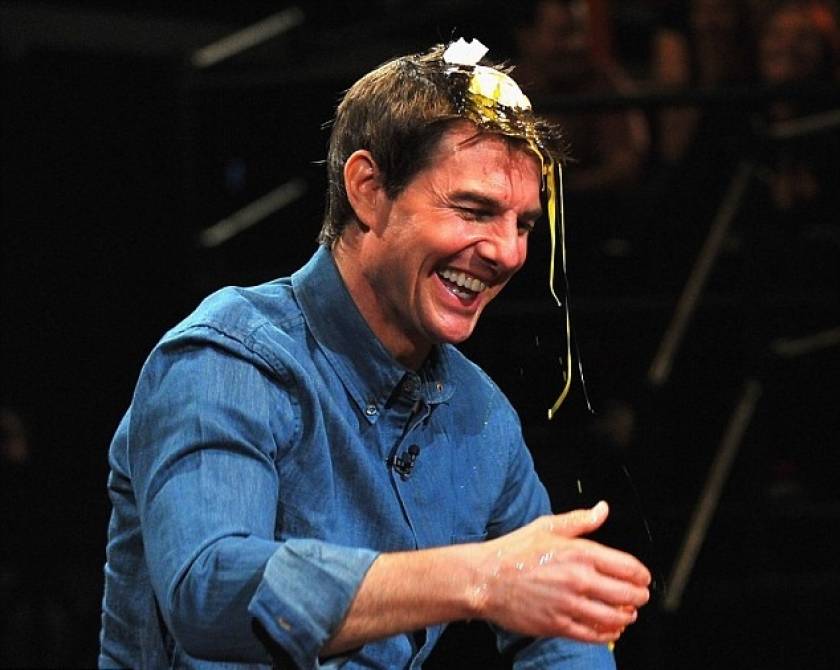 Απίστευτο βίντεο: Έριξαν αυγό στο κεφάλι του Tom Cruise!