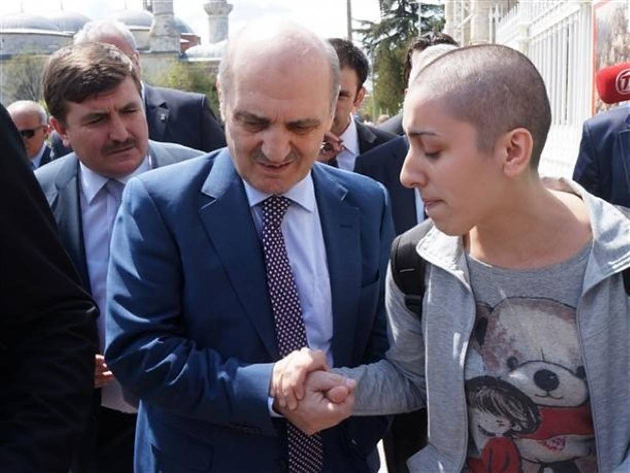 Σάλος στην Τουρκία: Υπουργός εξευτέλισε νεαρή καρκινοπαθή (βίντεο)