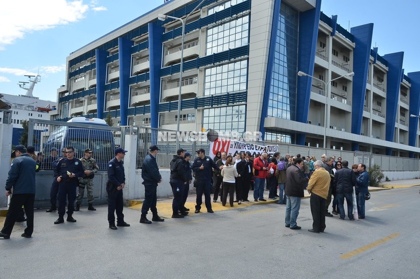 Διαμαρτυρία ναυτικών έξω από το υπουργείο Ναυτιλίας (pics-vid)