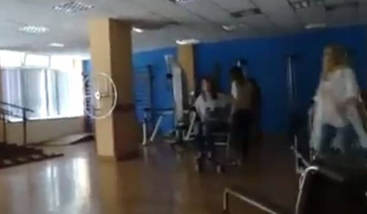 Απαράδεκτο: Νοσοκόμες κάνουν κόντρες με καροτσάκια (βίντεο)