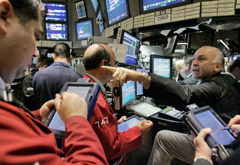 Πτώση σημείωσαν οι δείκτες στη Wall Street