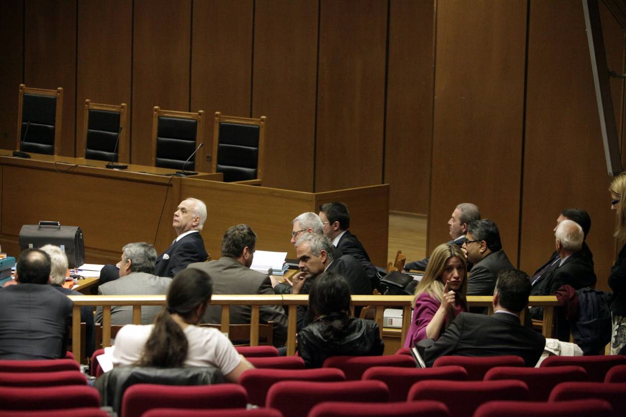Δίκη Τσοχατζόπουλου: Διεκόπη για 1 ώρα-Έδιωξαν τους μάρτυρες