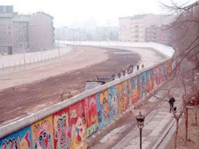 ΕΝΤΥΠΩΣΙΑΚΗ ΑΕΡΟΦΩΤΟΓΡΑΦΙΑ: Κι όμως το Βερολίνο είναι ακόμη χωρισμένο
