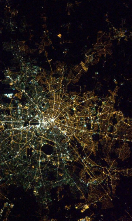 ΕΝΤΥΠΩΣΙΑΚΗ ΑΕΡΟΦΩΤΟΓΡΑΦΙΑ: Κι όμως το Βερολίνο είναι ακόμη χωρισμένο 