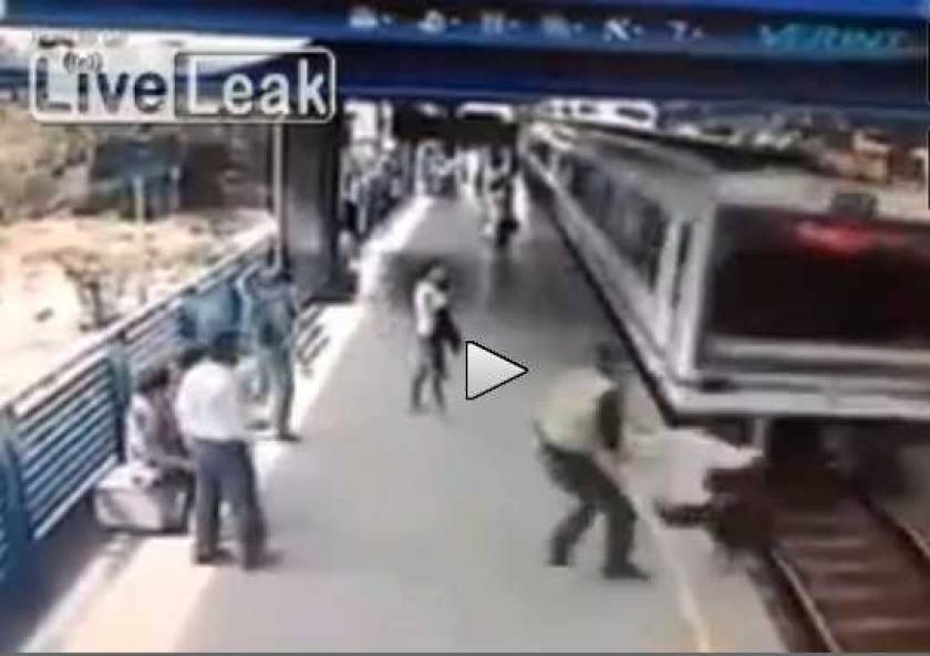 Βίντεο-ΣΟΚ: Τον έσωσε ελάχιστες στιγμές πριν αυτοκτονήσει στο μετρό!