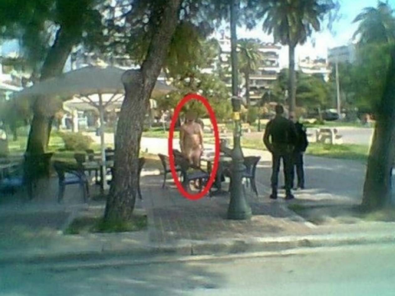 Απίστευτο: Έκανε το γυμνό άγαλμα στο κέντρο της Πάτρας (pic)