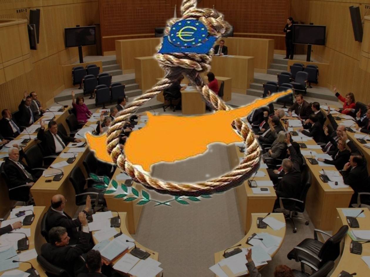 Υπερψηφίστηκε το Μνημόνιο – «ταφόπλακα» της Κύπρου