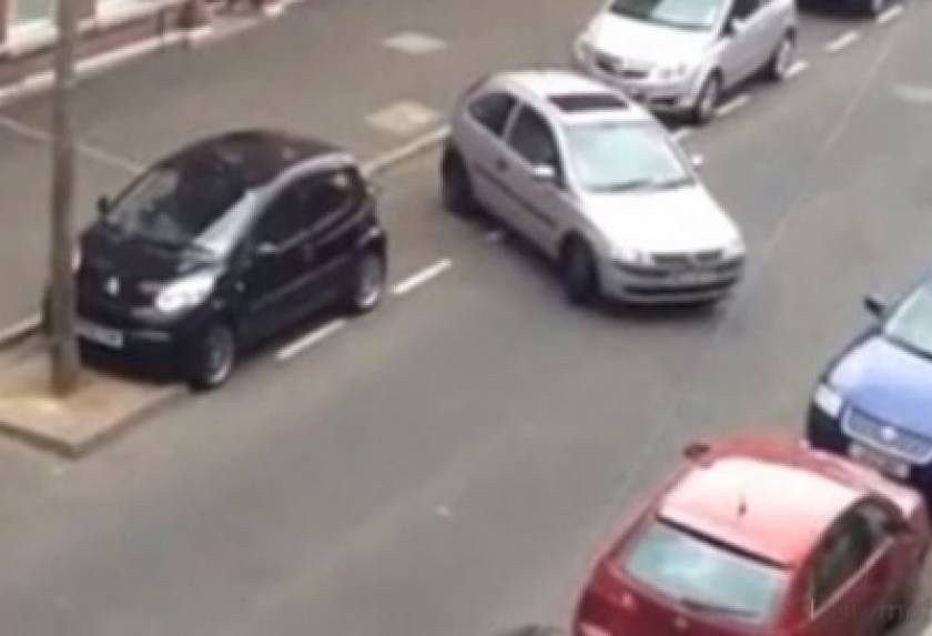 Κορυφαίο βίντεο: Γυναίκα οδηγός παρκάρει σε μόλις… 15 λεπτά!