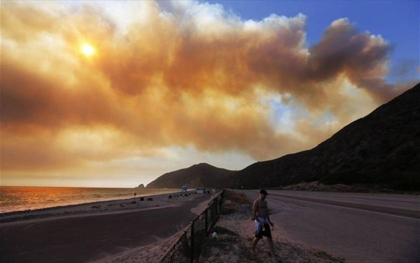 Καλιφόρνια: Μαίνεται η πυρκαγιά - Απειλούνται χιλιάδες σπίτια