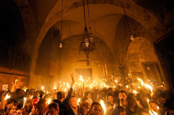 Άγιο Φως: Η τελετή της αφής της θεϊκής φλόγας