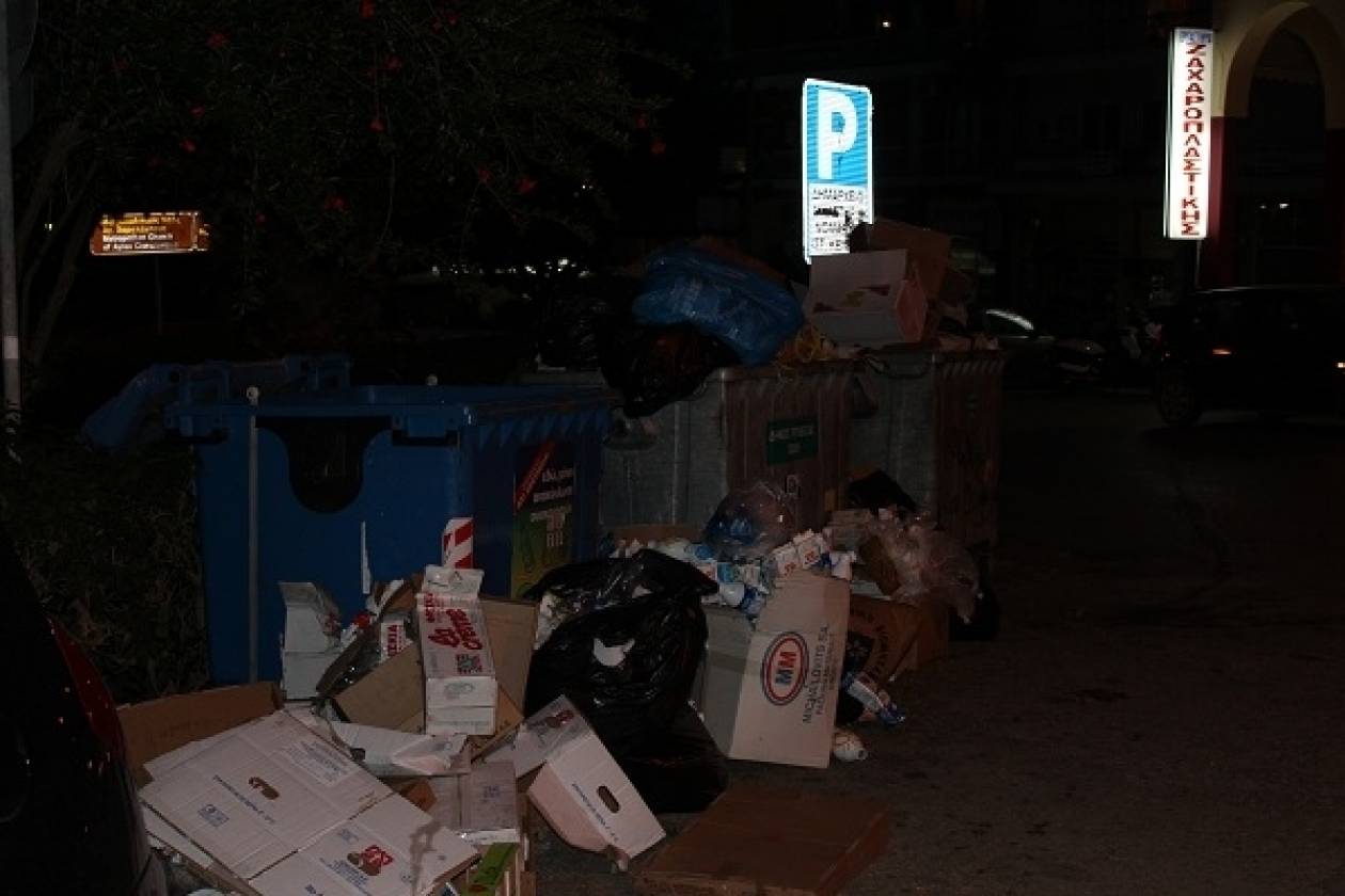 Πρέβεζα: Σούβλιζαν αρνί δίπλα σε... σκουπίδια