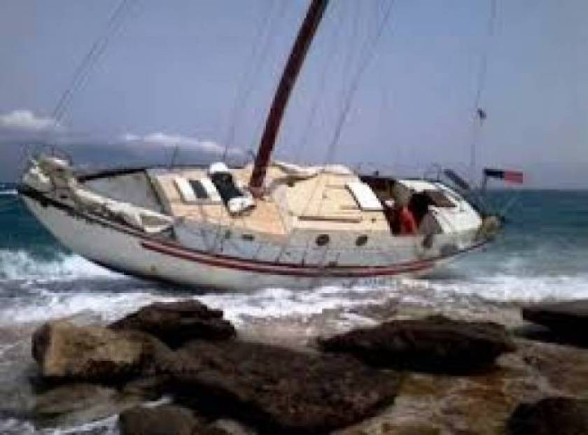 Προσάραξη τουριστικού σκάφους σε ακτή της Εύβοιας