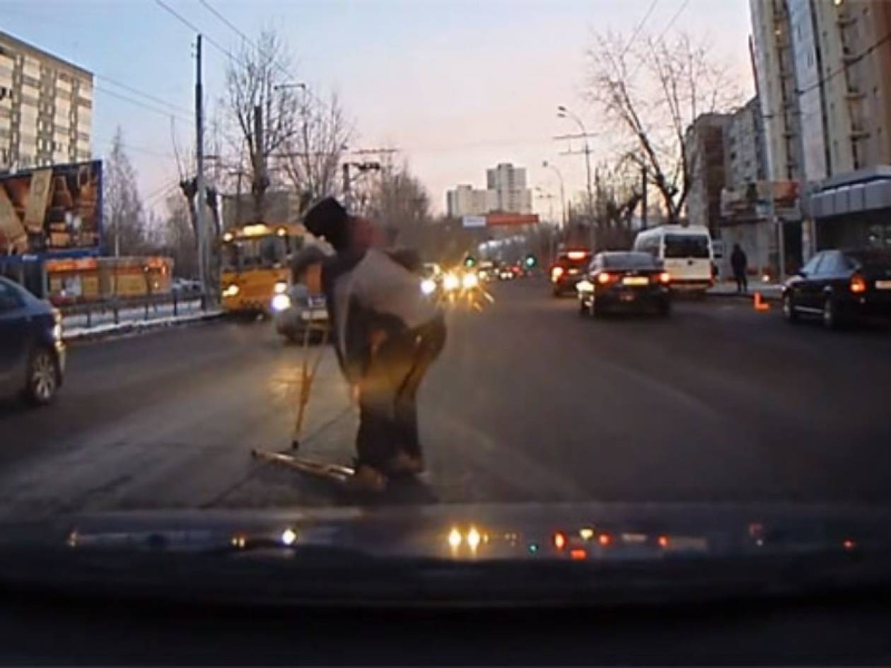 Συγκινητικό βίντεο: Η ανθρωπιά στους δρόμους της Ρωσίας