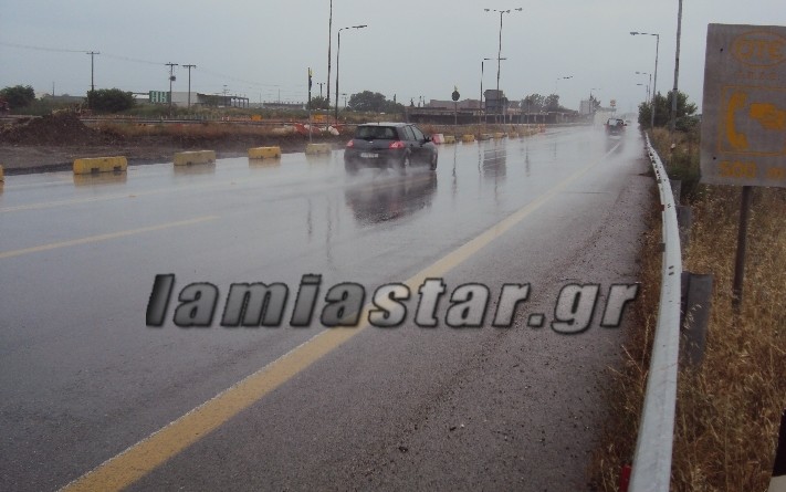 Λαμία: Έντονη βροχόπτωση στην Εθνική Οδό Αθηνών-Λαμίας