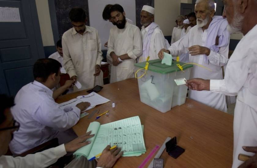 Πακιστάν: Παράταση μίας ώρας στην ψηφοφορία των εκλογών