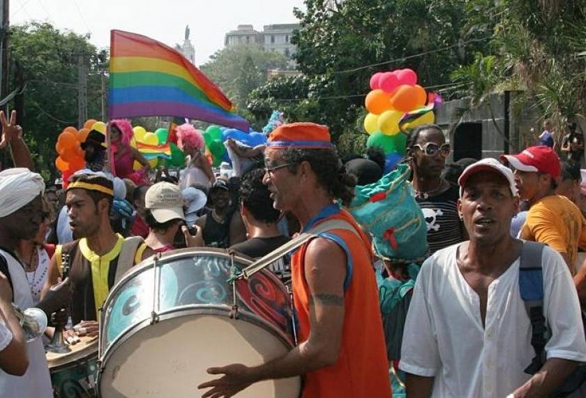 Στους δρόμους της Αβάνας με τύμπανα και τρομπέτες οι ομοφυλόφιλοι