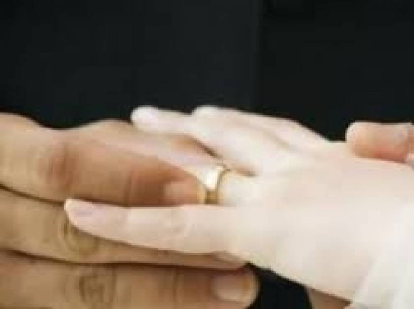 ΕΣΕΕ: Διατήρηση του επιδόματος γάμου έστω και μειωμένου