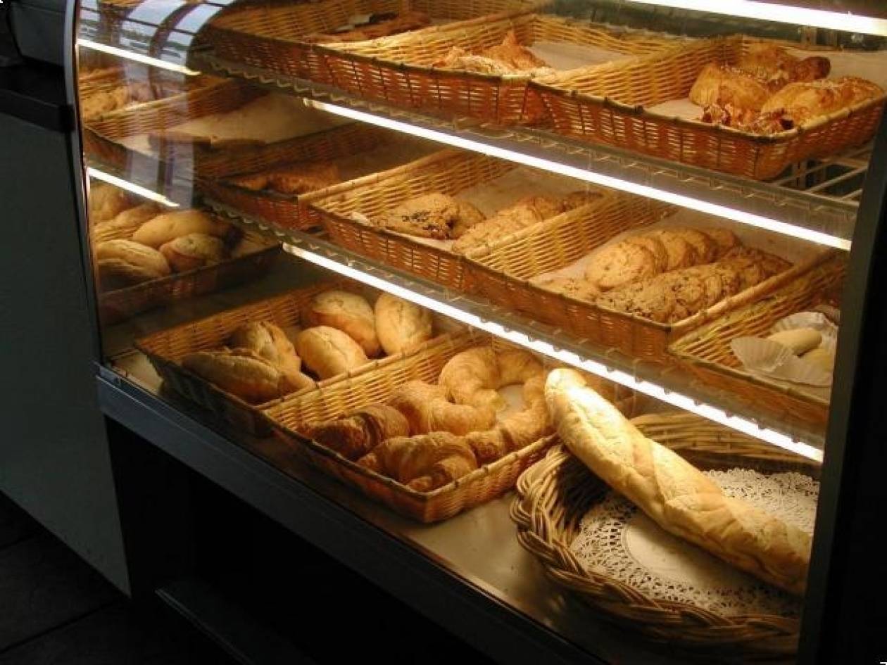 Ηλεία: Προσποιήθηκε τον εφοριακό και «έφαγε» επτά κιλά ψωμί