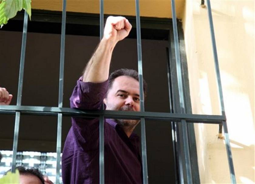 Κάνουν έρανο για να μη μπει φυλακή ο Φωτόπουλος