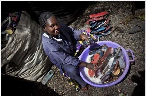 Δε φαντάζεστε τι κάνουν τα παλιά παπούτσια στην Αφρική