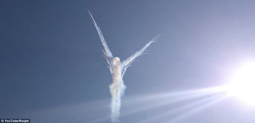 Εντυπωσιακό: Αεροπλάνα σχημάτισαν έναν... άγγελο στον ουρανό
