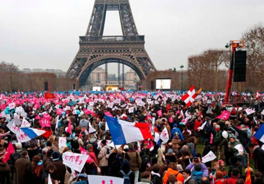 Γαλλία: Επικυρώθηκε ο γάμος μεταξύ των ομοφυλοφίλων