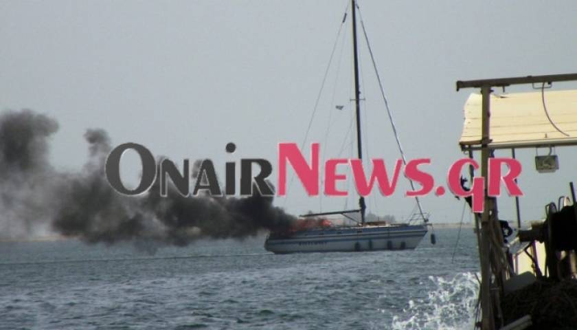 Μεσολόγγι: Φωτιά σε κότερο-Στη θάλασσα οι επιβάτες