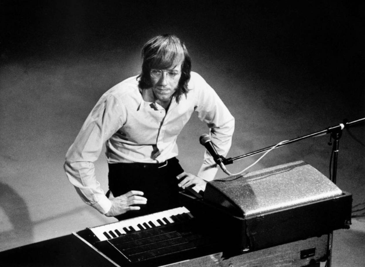 Βίντεο:Την τελευταία του πνοή άφησε ο πιανίστας των Doors Ρέι Μάνζαρεκ