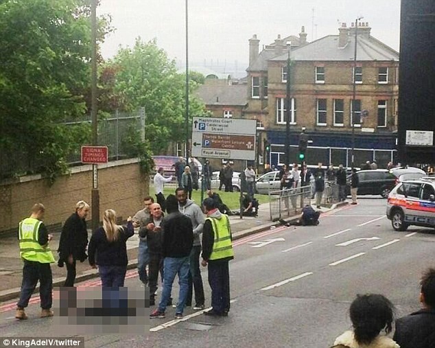 Τρομοκρατική επίθεση στο Λονδίνο; Αποκεφάλισαν στρατιώτη
