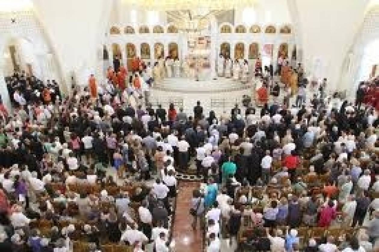 Οι Βορειοηπειρώτες βεβηλώνουν την Ορθόδοξη Εκκλησία της Αλβανίας...