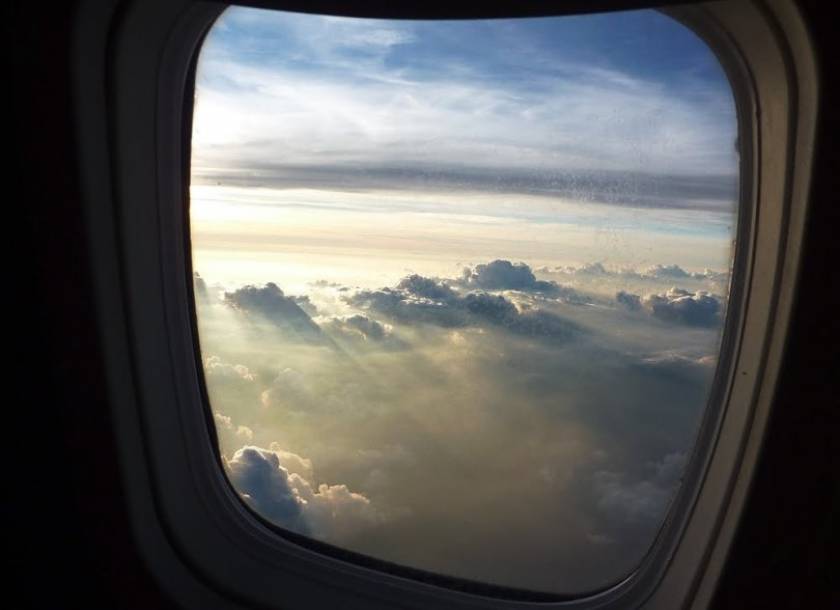 Τρόμος στον αέρα: Έσπασε το παράθυρο αεροσκάφους