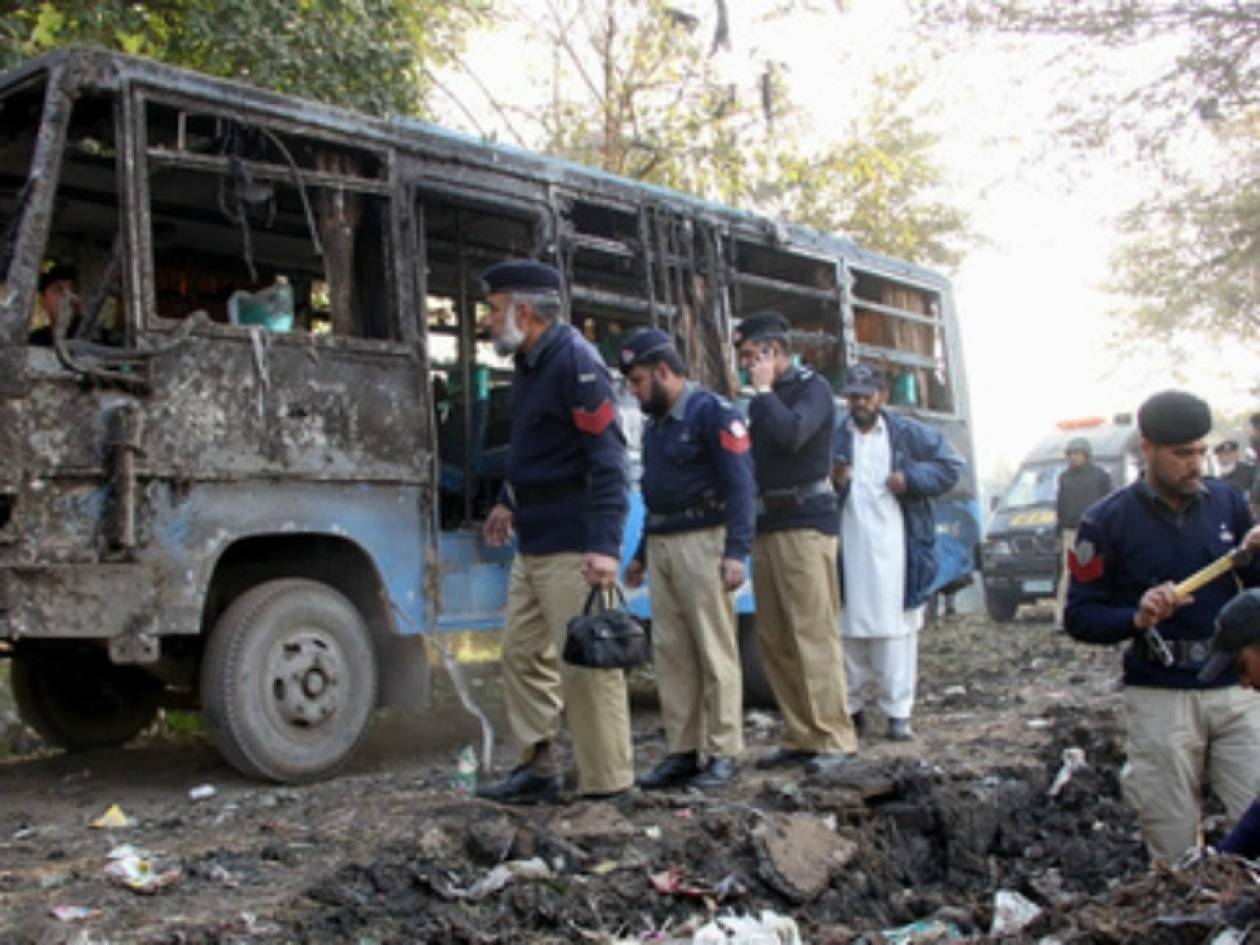 Τραγωδία: Μαθητές απανθρακώθηκαν σε σχολικό λεωφορείο
