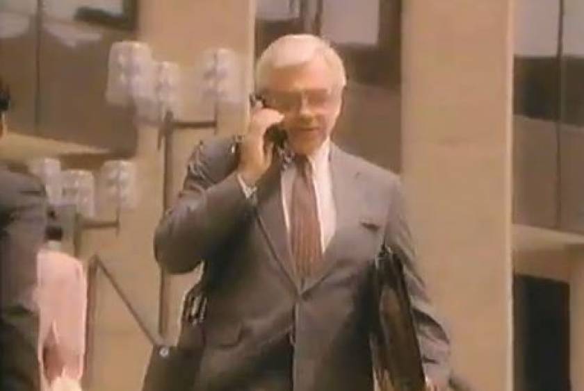 Δείτε πώς διαφήμιζαν τα κινητά τηλέφωνα το 1989! (βίντεο)
