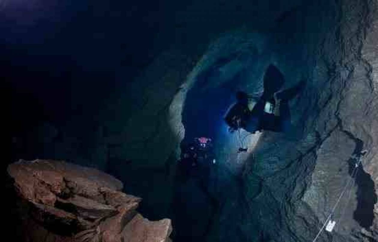 Νεκρός ανασύρθηκε ο 25χρονος δύτης από το υποβρύχιο σπήλαιο Σίντζι