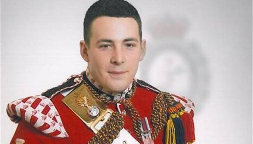 Συνεχίζονται οι συλλήψεις για τη δολοφονία του Βρετανού στρατιώτη