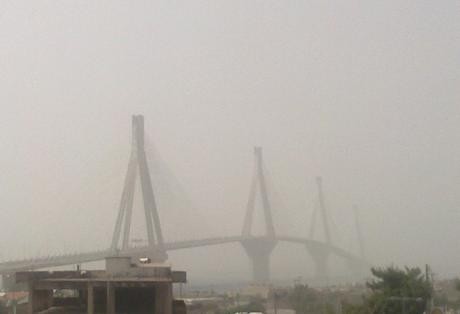 «Χάθηκε» από τη σκόνη της Αφρικής η γέφυρα Ρίου-Αντιρρίου (pics)