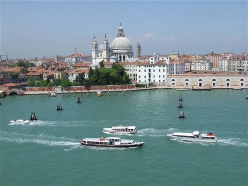 Βρήκαν ακέφαλο πτώμα μέσα σε κανάλι της Βενετίας