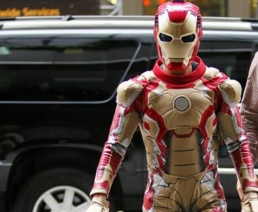Ηθοποιός ντύθηκε Iron Man και βγήκε με την κοπέλα του για φαγητό