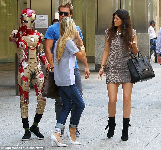Ηθοποιός ντύθηκε Iron Man και βγήκε με την κοπέλα του για φαγητό