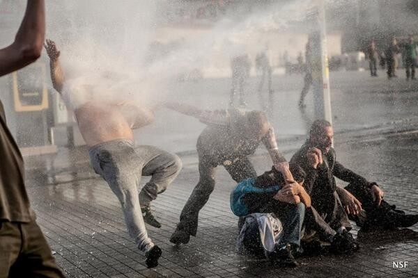 Χωρίς έλεος: Συγκλονιστικές εικόνες από το αιματοκύλισμα στην Τουρκία 