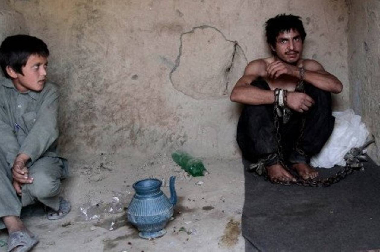 Δείτε πως βασανίζουν τους τοξικομανείς στο Αφγανιστάν (pics)